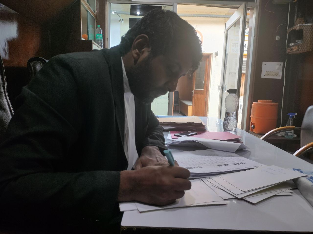 laWYER IN NOIDA